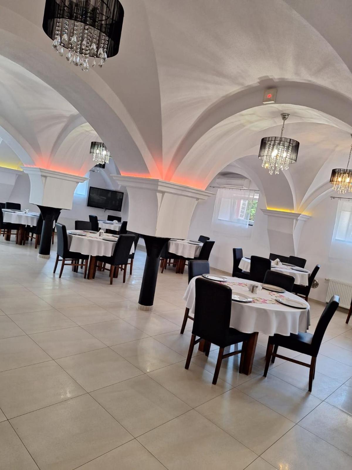 Pensjonat Trzy Stawy Jelcz-Laskowice Zewnętrze zdjęcie