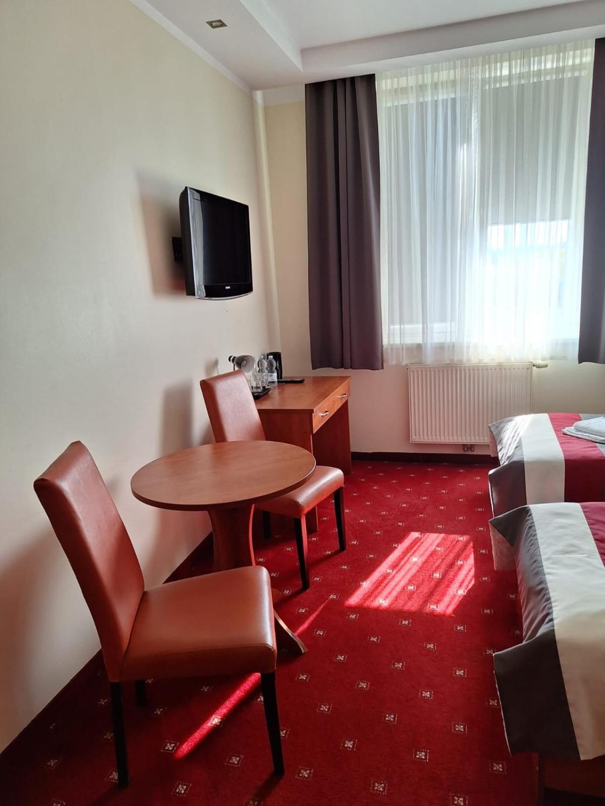 Pensjonat Trzy Stawy Jelcz-Laskowice Zewnętrze zdjęcie